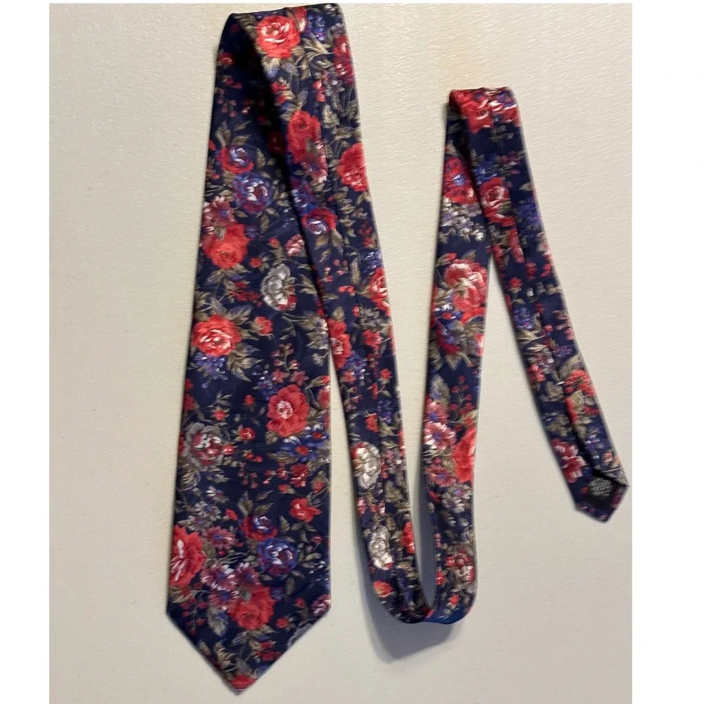 Manhattan Mens Silk Floral Tie Navy‎ Red Blue Classic Necktie preowned VTG 90s